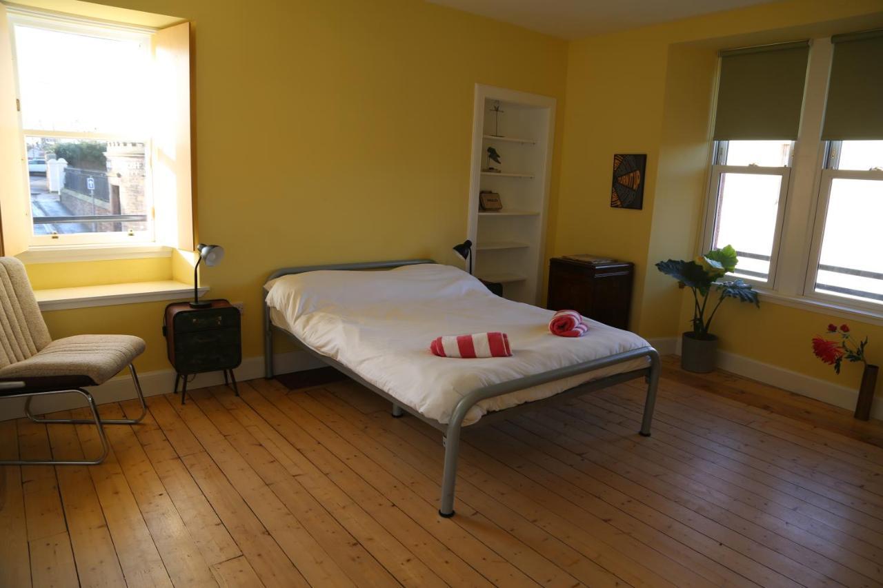 Hostel The Dolphin *